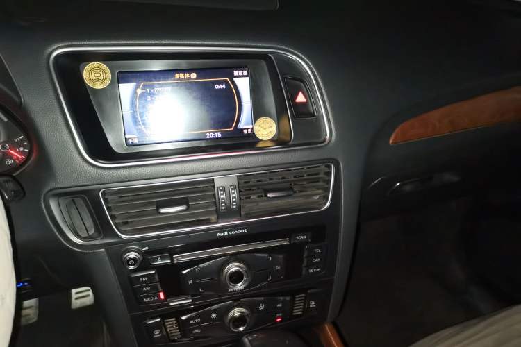 Used Audi Q5 2013 40 TFSI Ambition Audio And AC Panel
