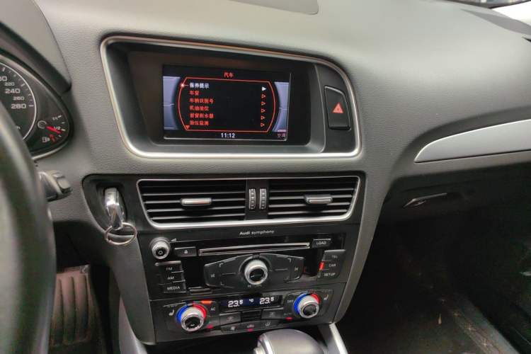 Used Audi Q5 2013 40 TFSI Technology Edition Audio And AC Panel