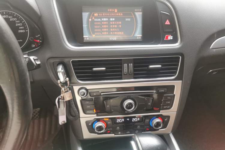 Used Audi Q5 2013 40 TFSI Technology Edition Audio And AC Panel