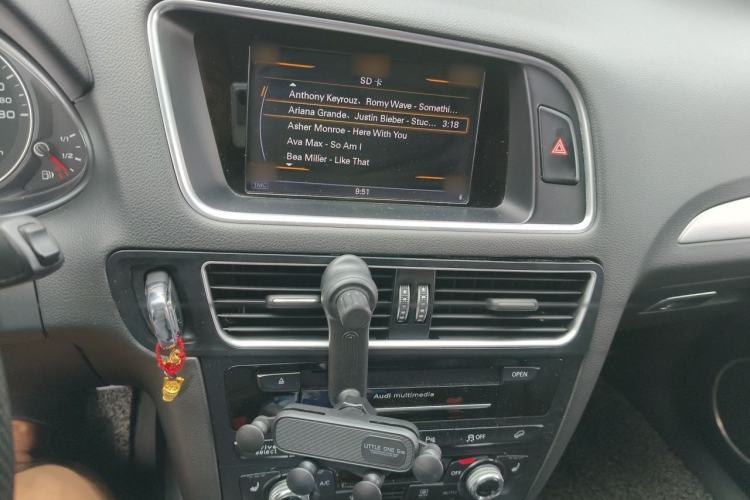 Used Audi Q5 2013 45 TFSI quattro Sport Edition Audio And AC Panel