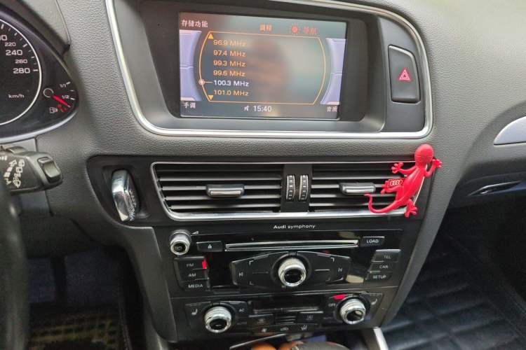 Used Audi Q5 2013 40 TFSI Technology Edition Audio And AC Panel