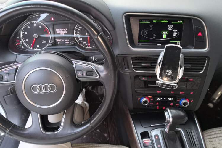Used Audi Q5 2013 40 TFSI Comfort Edition Audio And AC Panel