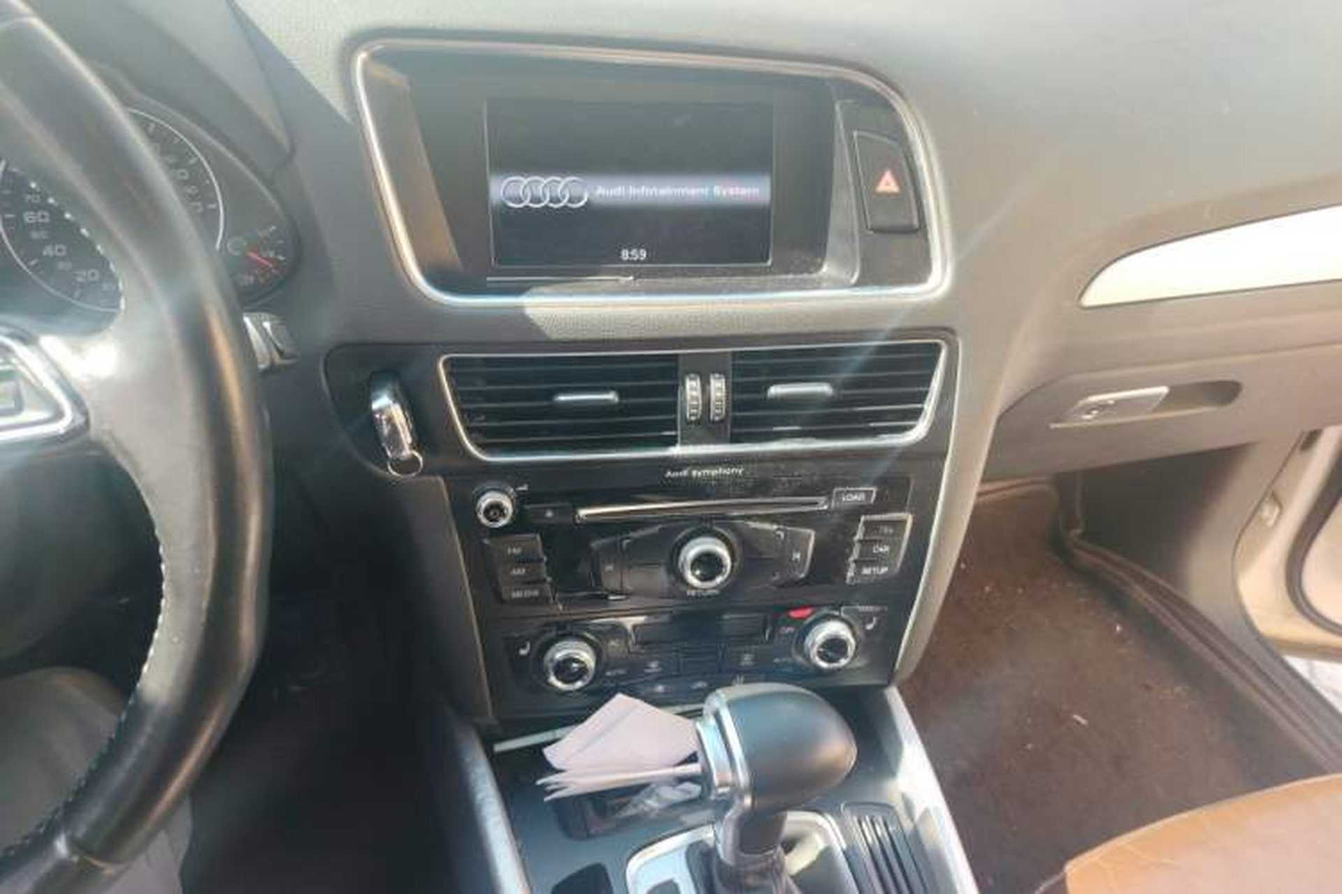Used Audi Q5 2013 40 TFSI Technology Edition Audio And AC Panel