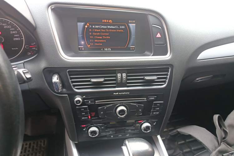 Used Audi Q5 2013 40 TFSI Technology Edition Audio And AC Panel