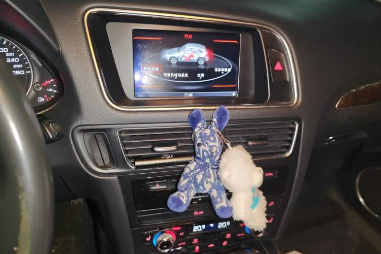 Used Audi Q5 2013 40 TFSI Comfort Edition Audio And AC Panel