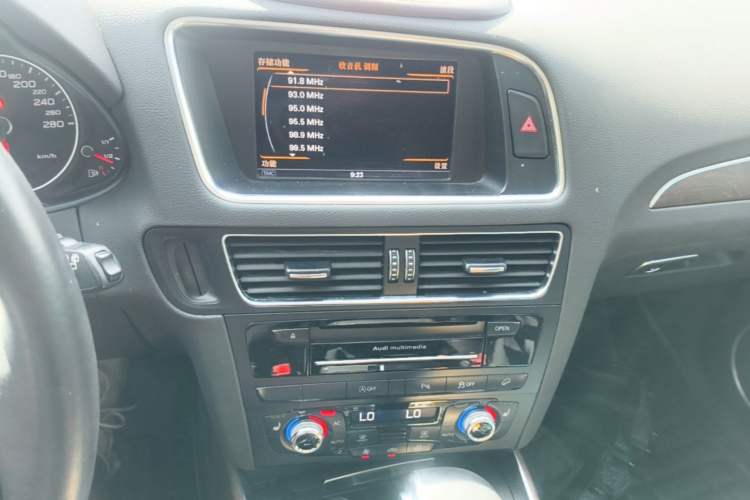 Used Audi Q5 2013 40 TFSI Comfort Edition Audio And AC Panel