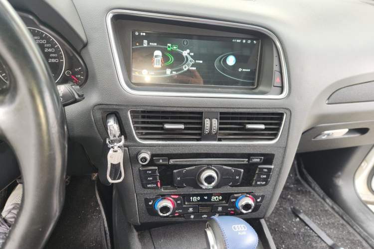 Used Audi Q5 2013 40 TFSI Technology Edition Audio And AC Panel