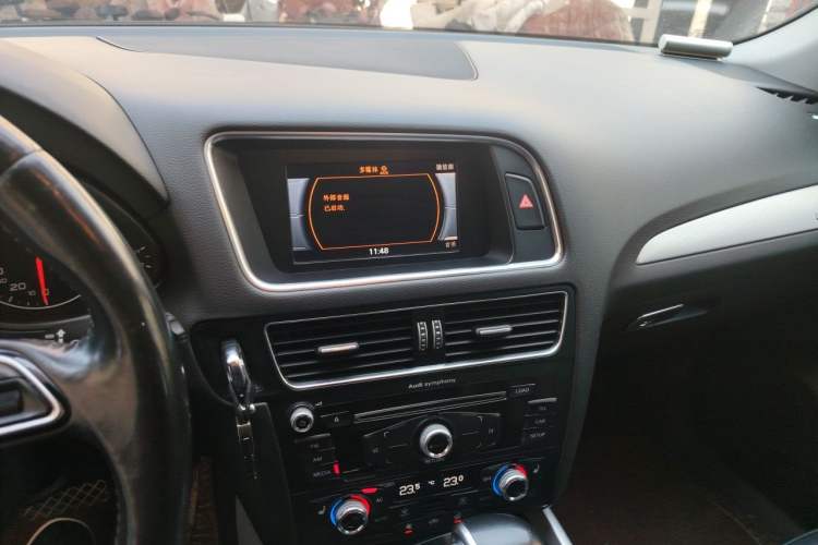 Used Audi Q5 2013 40 TFSI Technology Edition Audio And AC Panel