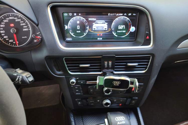 Used Audi Q5 2013 40 TFSI Ambition Audio And AC Panel