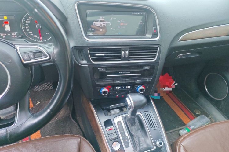 Used Audi Q5 2013 40 TFSI Comfort Edition Audio And AC Panel