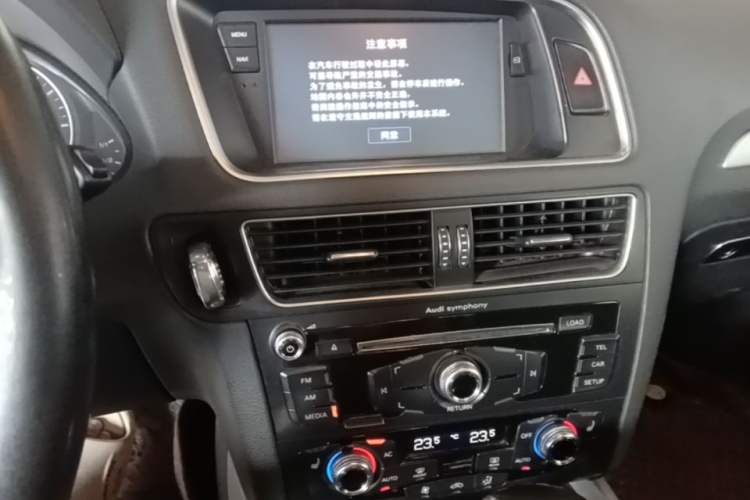 Used Audi Q5 2013 40 TFSI Technology Edition Audio And AC Panel