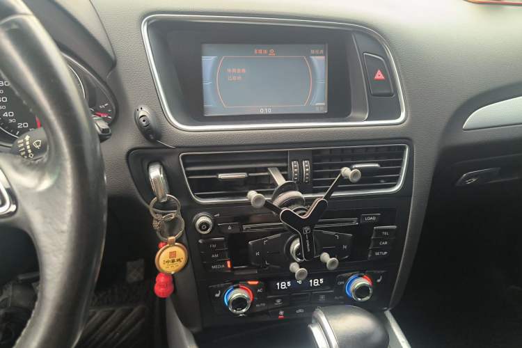 Used Audi Q5 2013 40 TFSI Technology Edition Audio And AC Panel