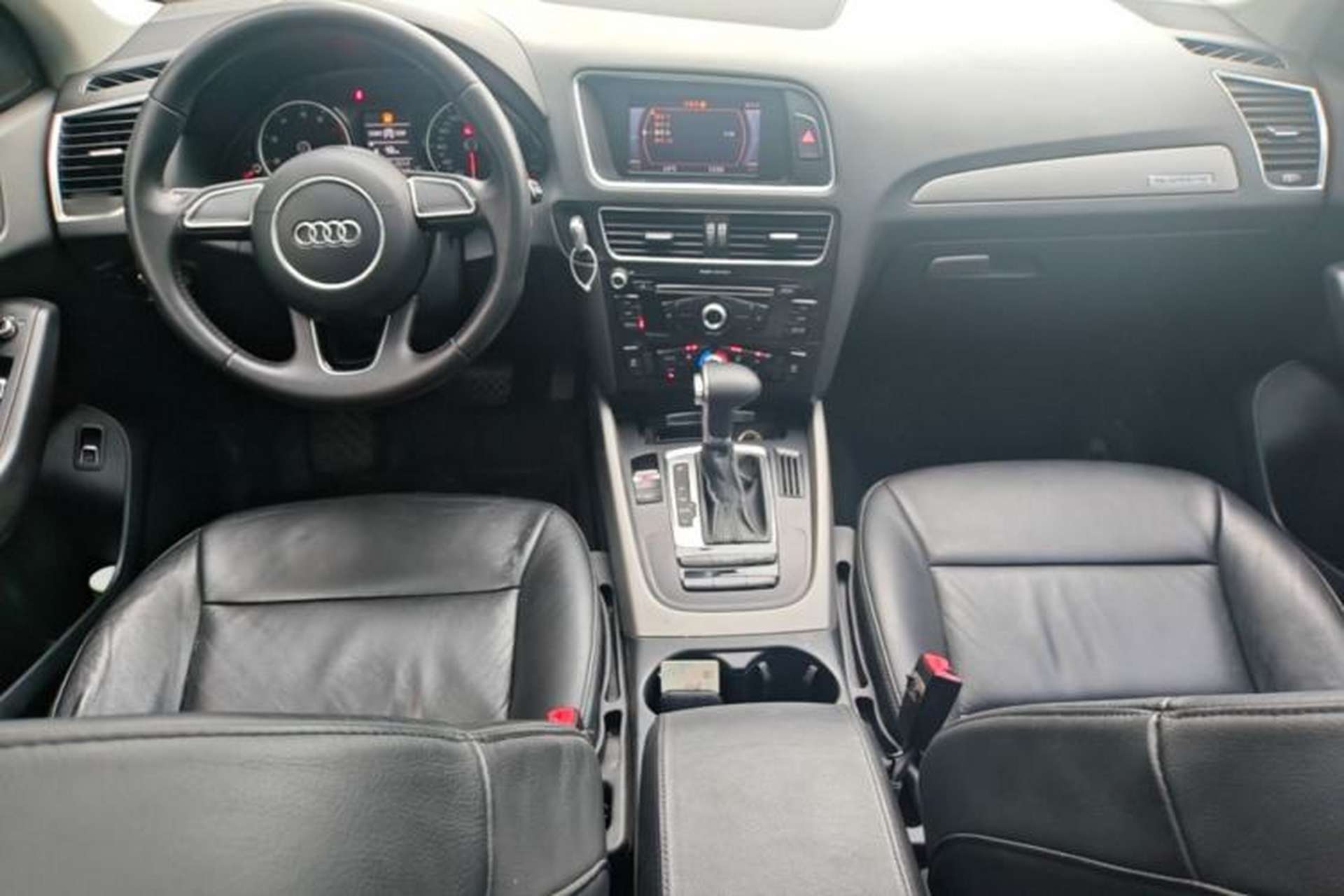 Used Audi Q5 2013 40 TFSI Ambition Center Console