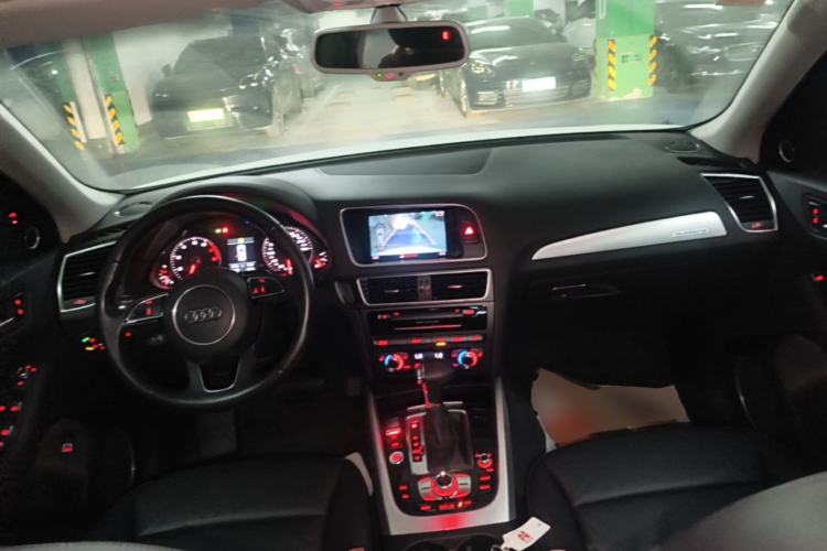 Used Audi Q5 2013 45 TFSI quattro Sport Edition Center Console
