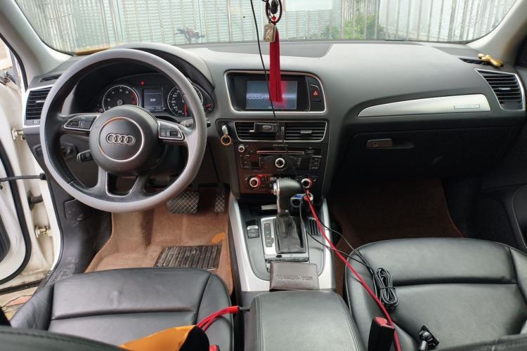 Used Audi Q5 2013 40 TFSI Technology Edition Center Console