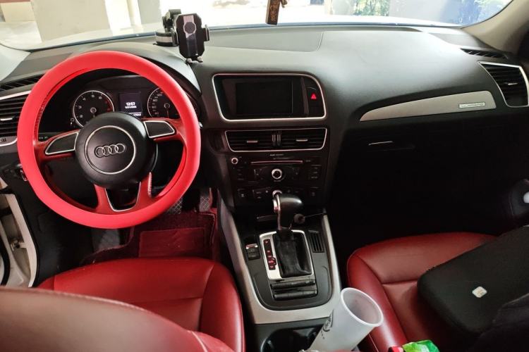 Used Audi Q5 2013 40 TFSI Technology Edition Center Console