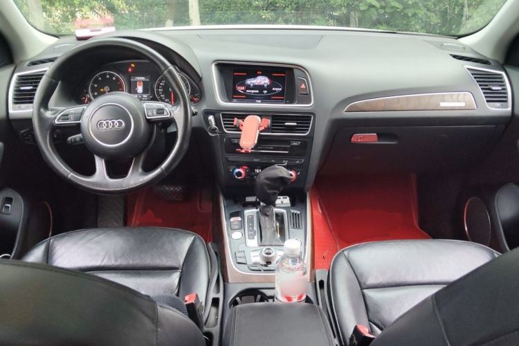 Used Audi Q5 2013 40 TFSI Comfort Edition Center Console