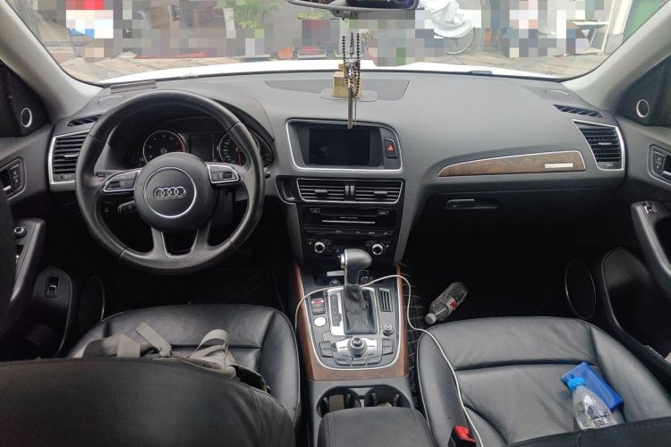 Used Audi Q5 2013 40 TFSI Comfort Edition Center Console