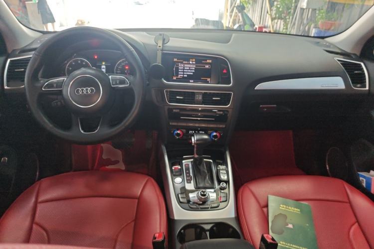 Used Audi Q5 2013 45 TFSI quattro Sport Edition Center Console