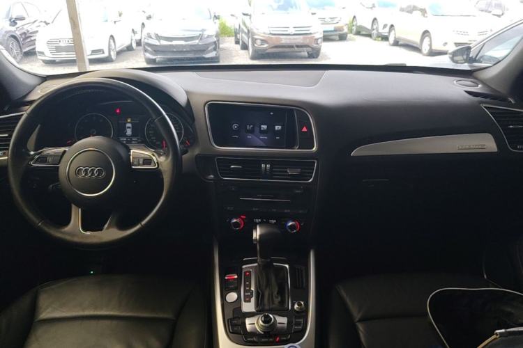 Used Audi Q5 2013 45 TFSI quattro Sport Edition Center Console