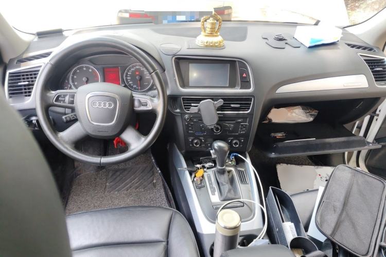Used Audi Q5 2013 40 TFSI Technology Edition Center Console