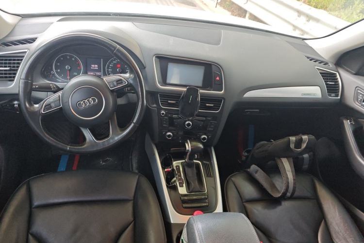 Used Audi Q5 2013 40 TFSI Technology Edition Center Console