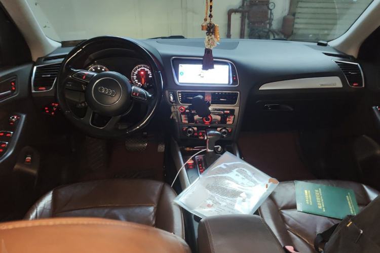 Used Audi Q5 2013 40 TFSI Technology Edition Center Console