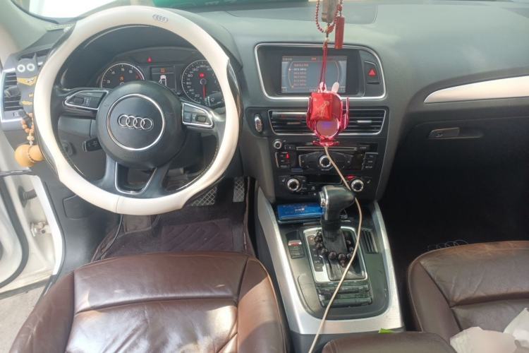 Used Audi Q5 2013 40 TFSI Technology Edition Center Console