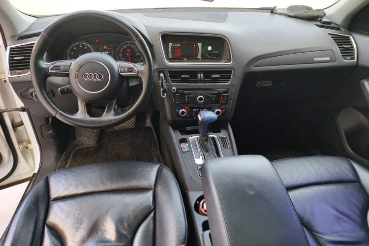 Used Audi Q5 2013 40 TFSI Technology Edition Center Console