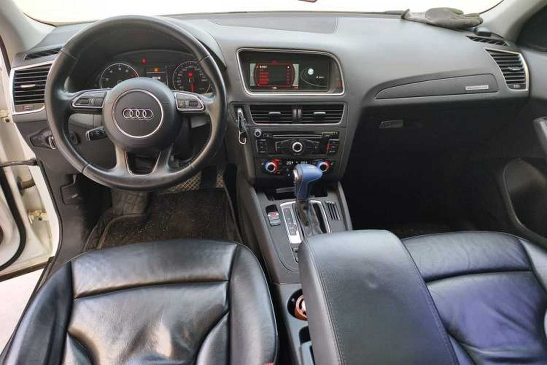 Used Audi Q5 2013 40 TFSI Technology Edition Center Console