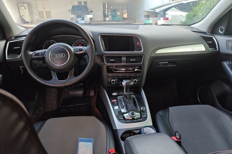 Used Audi Q5 2013 45 TFSI quattro Sport Edition Center Console