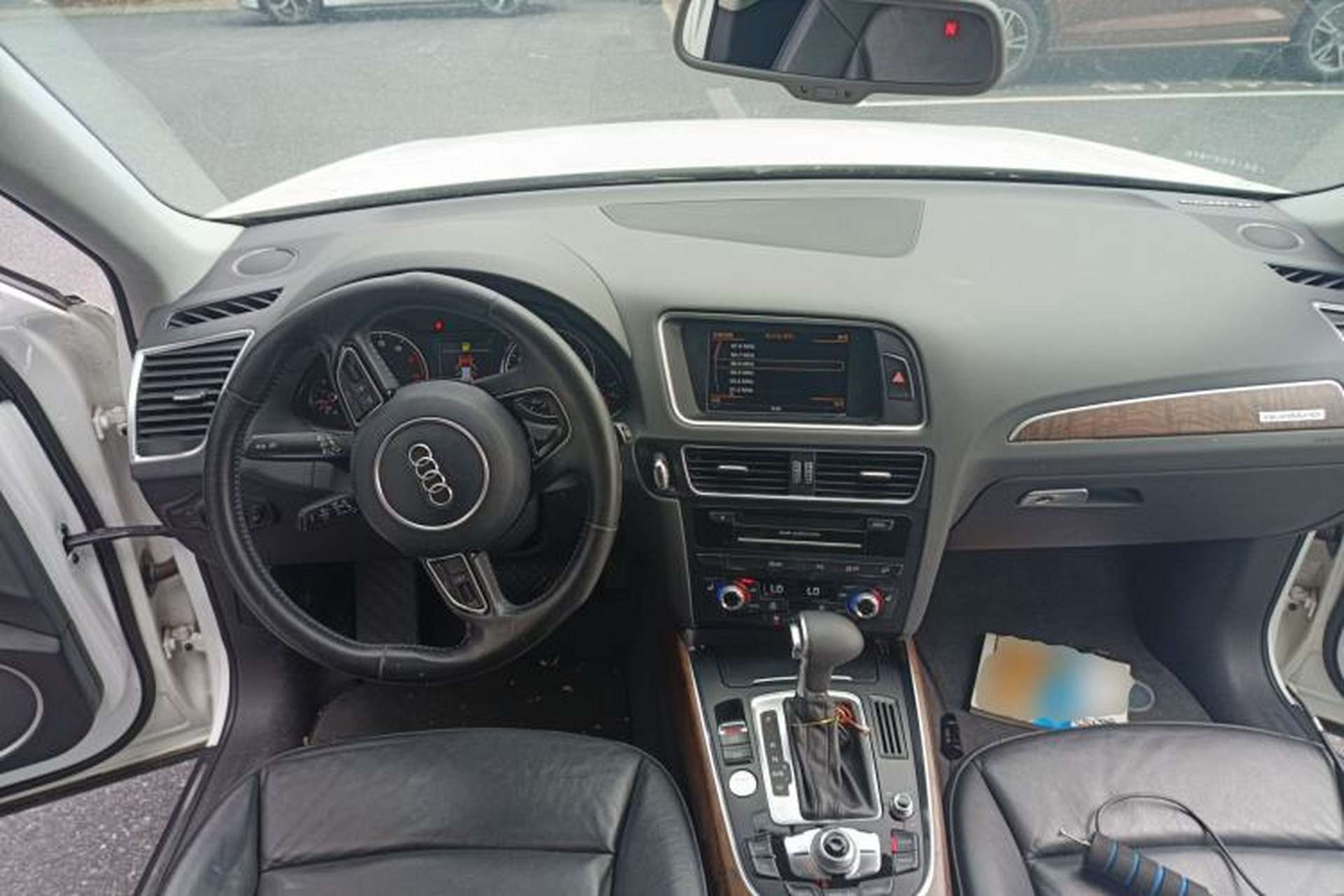 Used Audi Q5 2013 40 TFSI Comfort Edition Center Console
