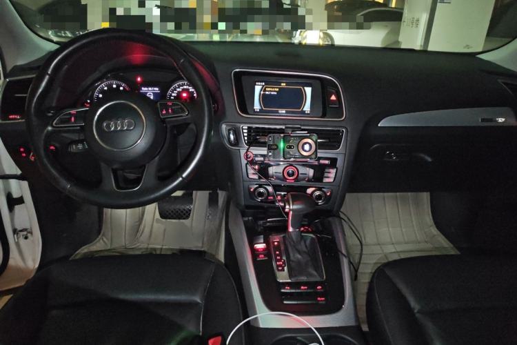 Used Audi Q5 2013 40 TFSI Technology Edition Center Console