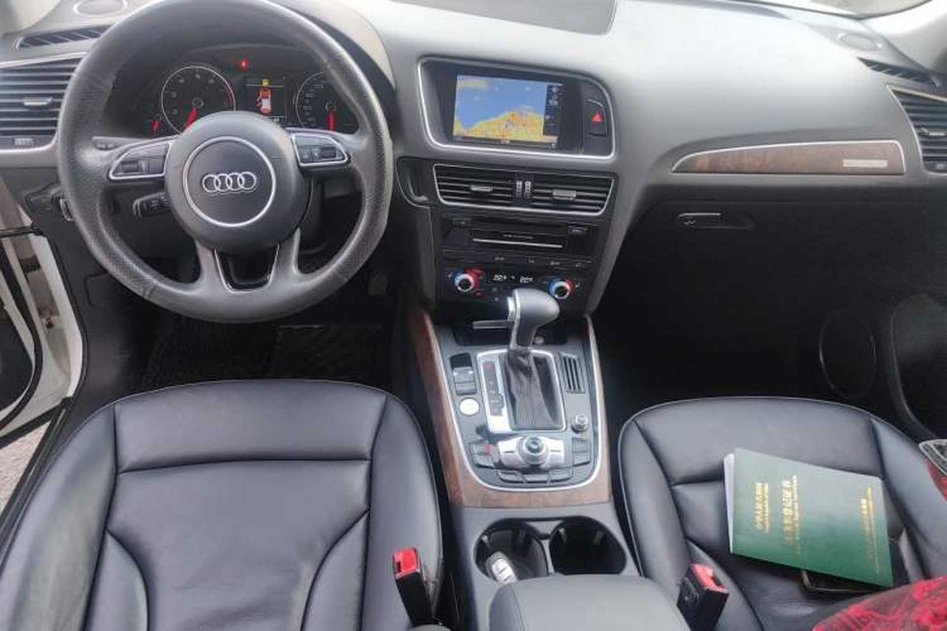 Used Audi Q5 2013 40 TFSI Comfort Edition Center Console