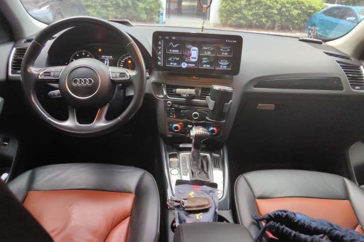 Used Audi Q5 2013 40 TFSI Technology Edition Center Console