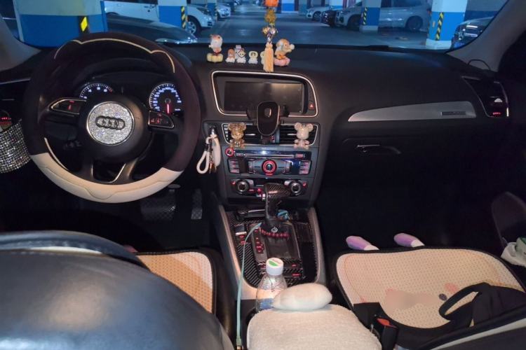 Used Audi Q5 2013 40 TFSI Technology Edition Center Console