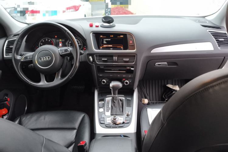 Used Audi Q5 2013 45 TFSI quattro Sport Edition Center Console