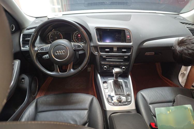 Used Audi Q5 2013 45 TFSI quattro Sport Edition Center Console