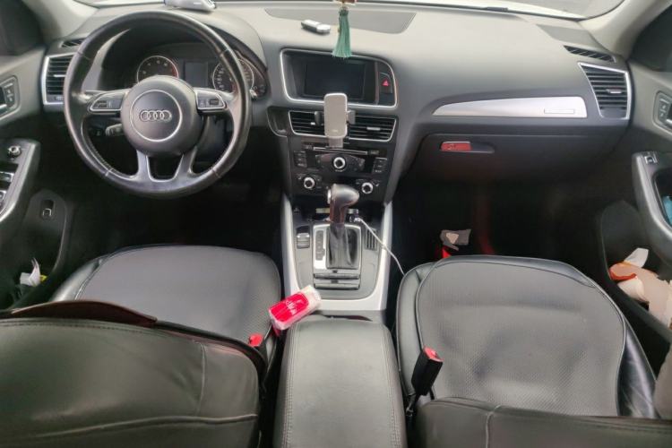 Used Audi Q5 2013 40 TFSI Technology Edition Center Console