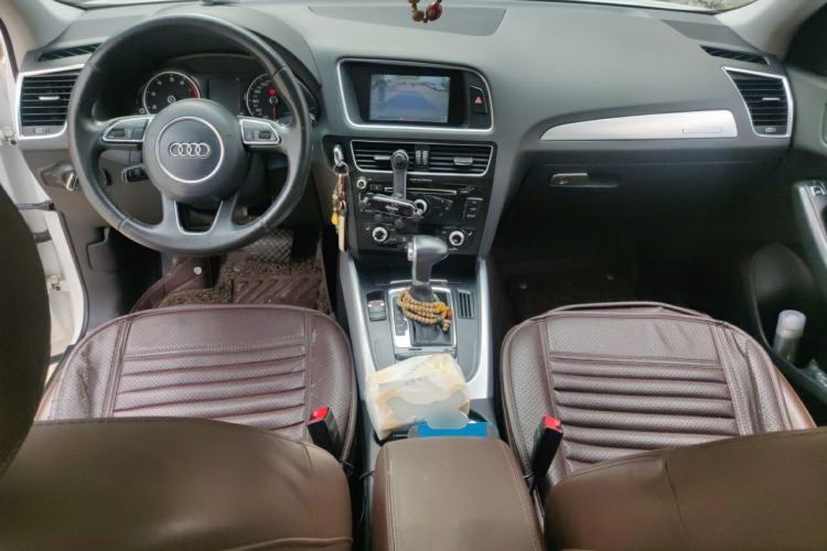 Used Audi Q5 2013 40 TFSI Technology Edition Center Console
