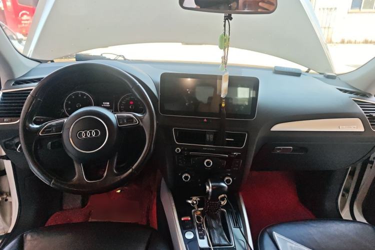 Used Audi Q5 2013 40 TFSI Technology Edition Center Console