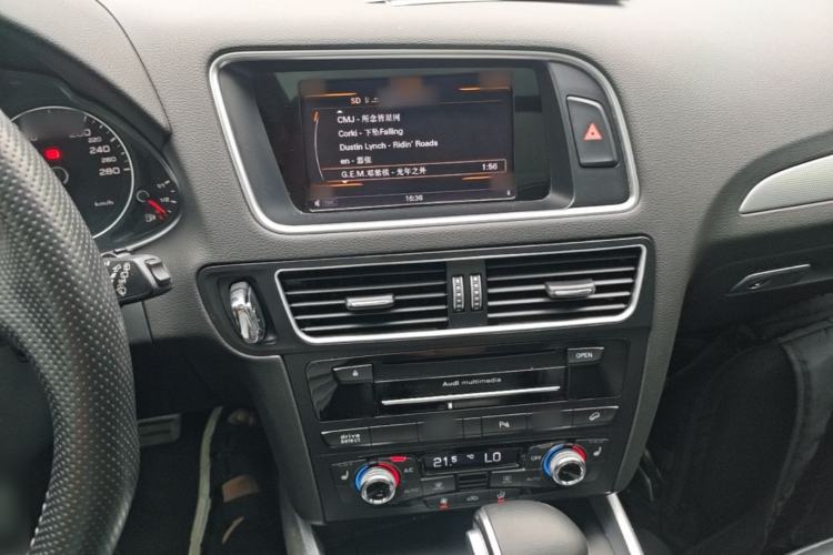 Used Audi Q5 2013 45 TFSI quattro Sport Edition Center Console
