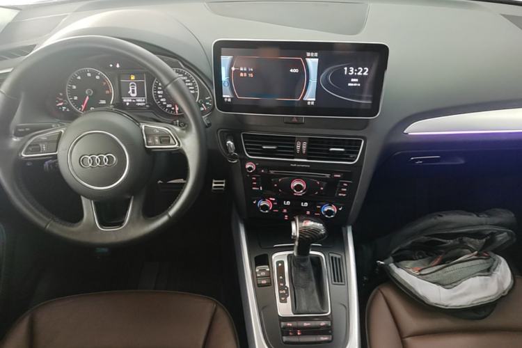 Used Audi Q5 2013 40 TFSI Technology Edition Center Console