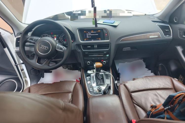 Used Audi Q5 2013 40 TFSI Comfort Edition Center Console