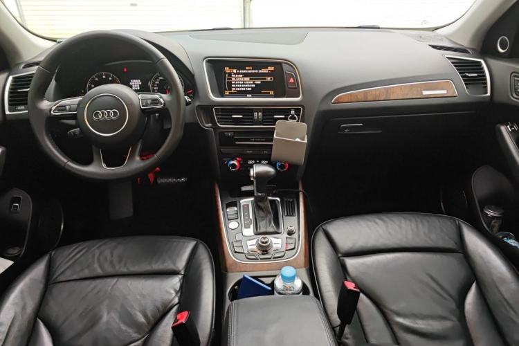 Used Audi Q5 2013 40 TFSI Comfort Edition Center Console