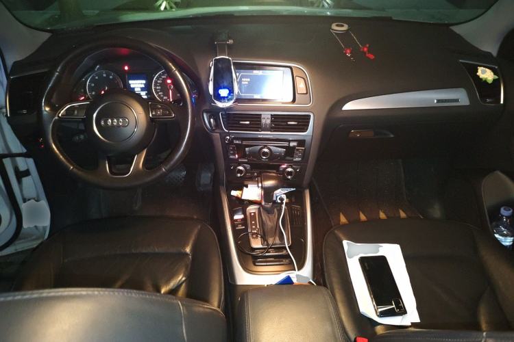 Used Audi Q5 2013 40 TFSI Technology Edition Center Console