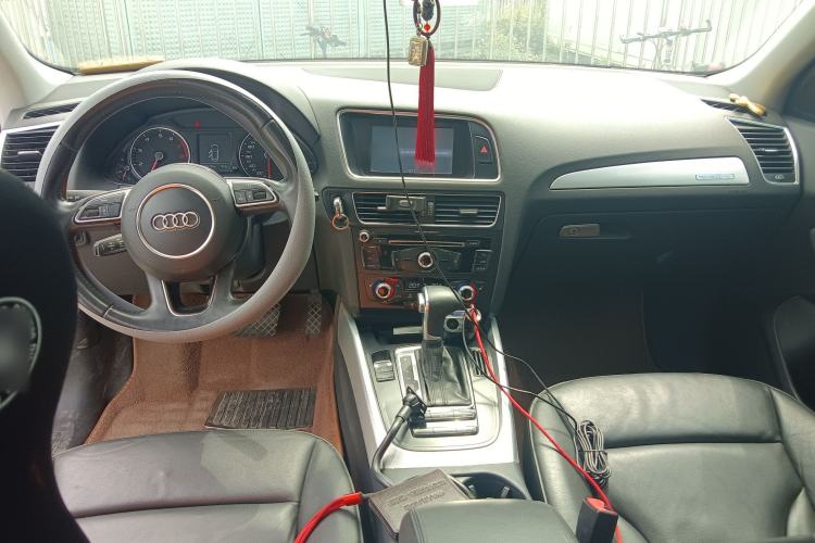 Used Audi Q5 2013 40 TFSI Technology Edition Center Console