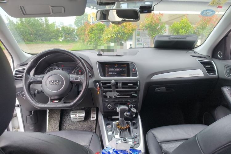 Used Audi Q5 2013 45 TFSI quattro Sport Edition Center Console