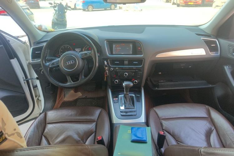 Used Audi Q5 2013 40 TFSI Technology Edition Center Console