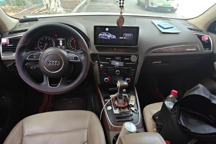 Used Audi Q5 2013 40 TFSI Comfort Edition Center Console